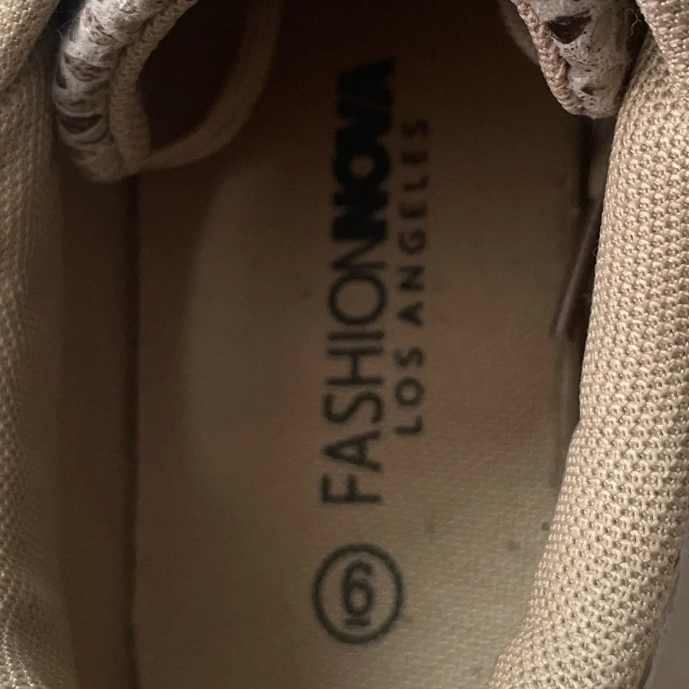 Fashion Nova Oh So Darling Sneakers in Snake Print. Size 6